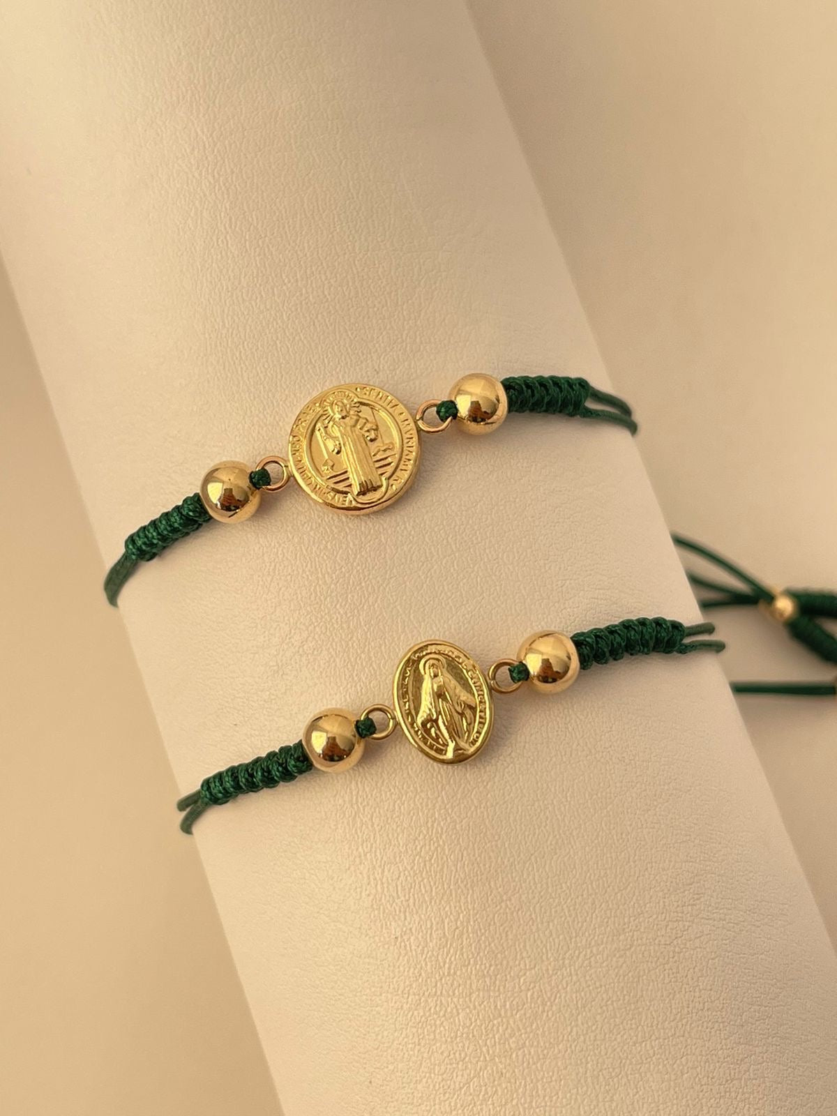Pulseras pareja san benito mediano y milagrosa pequeña (5mm)
