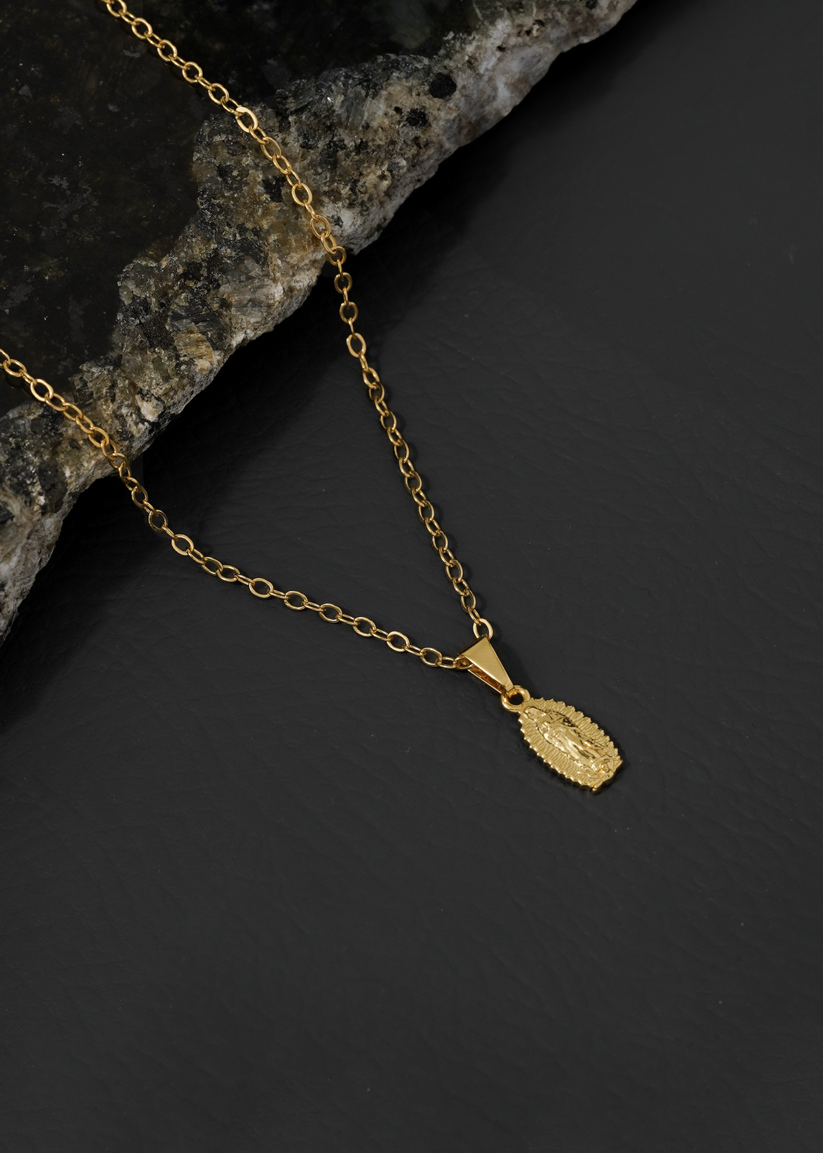 Cadena aros 1.8mm (45cms) + dije Guadalupe finita