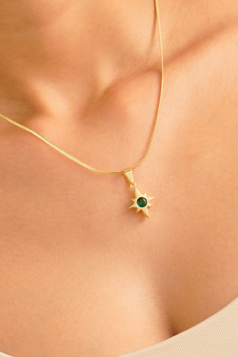 Dije estrella verde